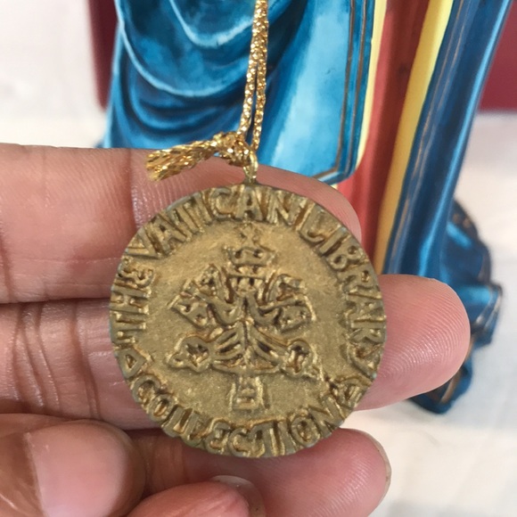 Madonna Mary Jesus Statue Vatican Library w/ Box - Picture 4 of 8